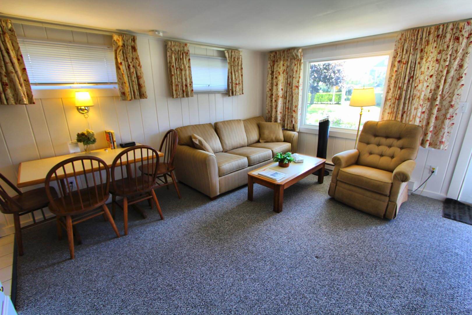 A quaint living room area at VRI's Brant Point Courtyard in Massachusetts.